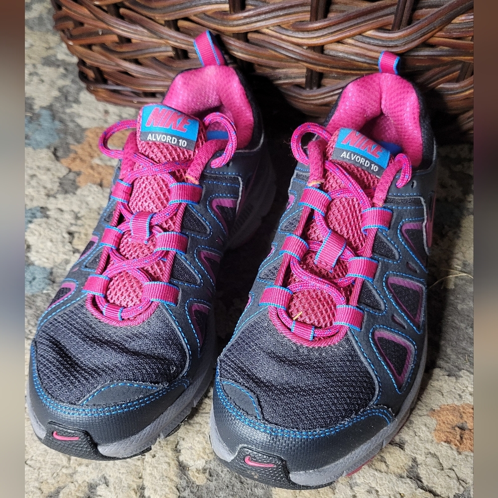 Nike Alvord 10, women's size 6